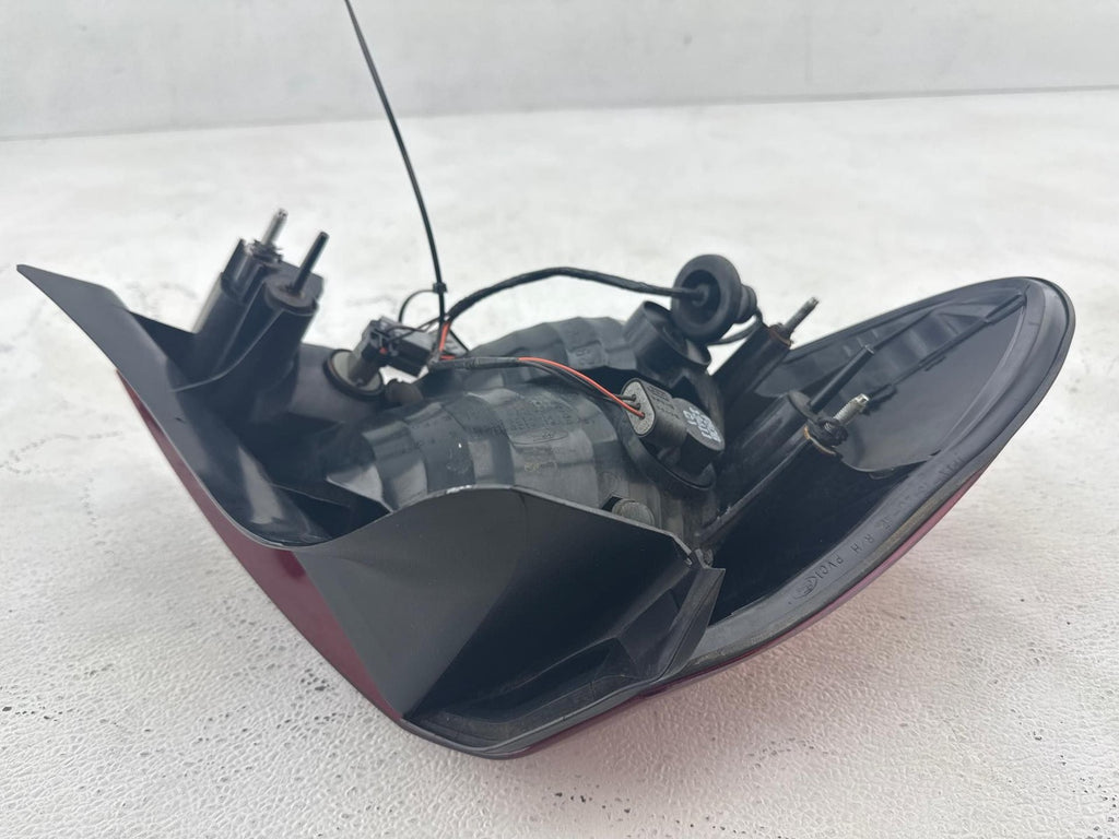 2000-2003 Ford Taurus Rear Right Tail Light Lamp Assembly OEM