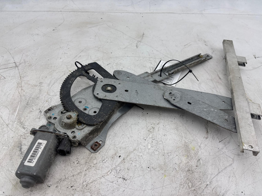 00-02 Saturn SW2 Front Passenger Side Door Window Regulator