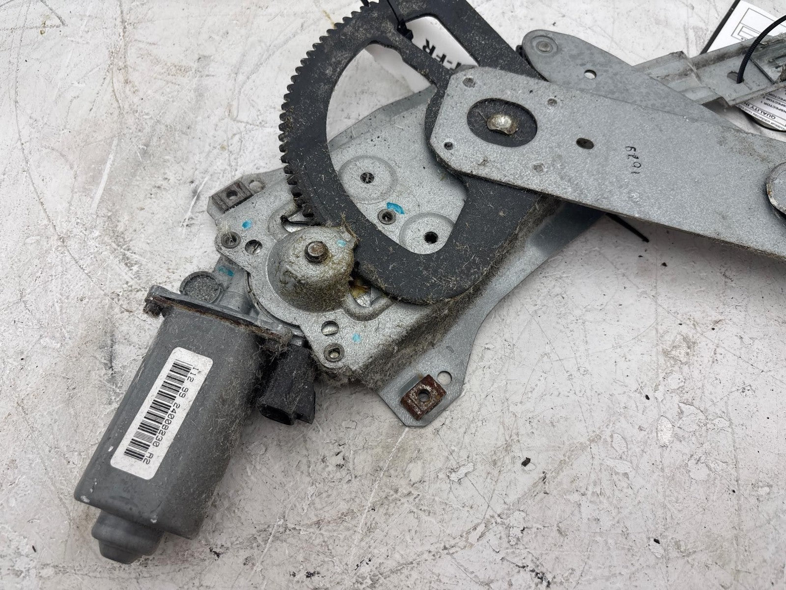 00-02 Saturn SW2 Front Passenger Side Door Window Regulator