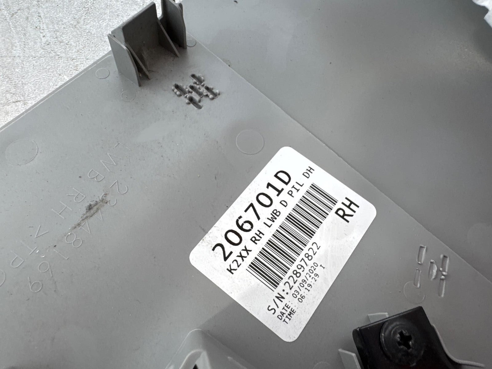 15-20 GMC Yukon XL Right Interior C-Pillar Upper Trim Right OEM 22897822