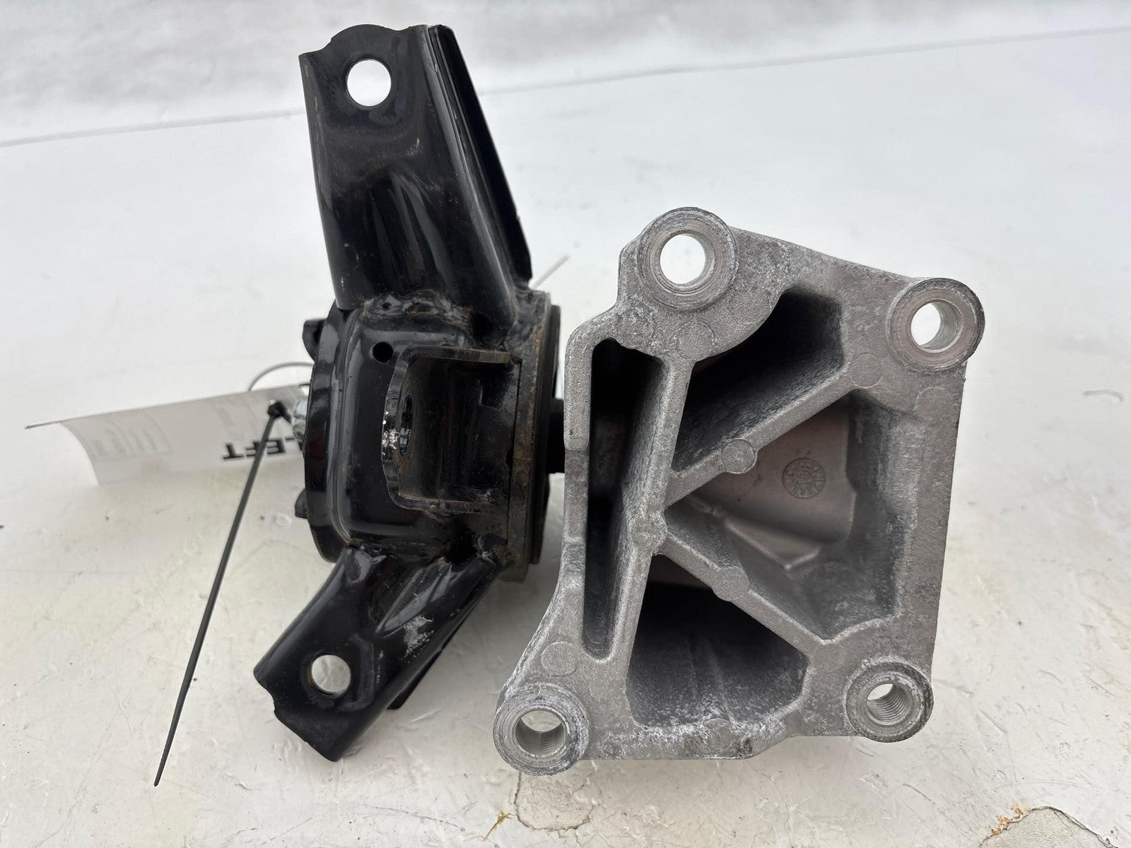 16-20 Kia Sorento 2.4L FWD Left Transmission Mount Bracket Assembly OEM