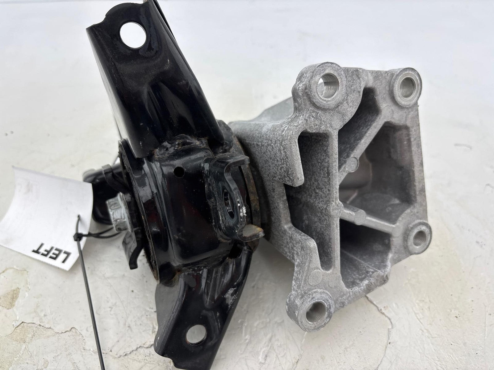 16-20 Kia Sorento 2.4L FWD Left Transmission Mount Bracket Assembly OEM