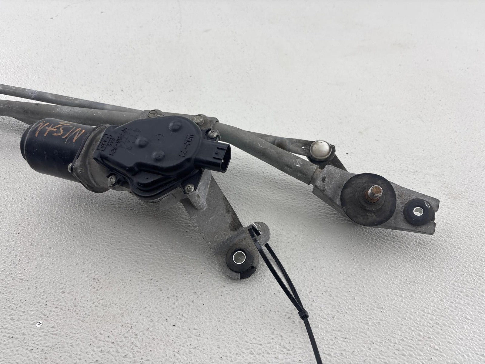 06-09 NISSAN 350Z COUPE WINDSHIELD WIPER TRANSMISSION LINKAGE & MOTOR OEM
