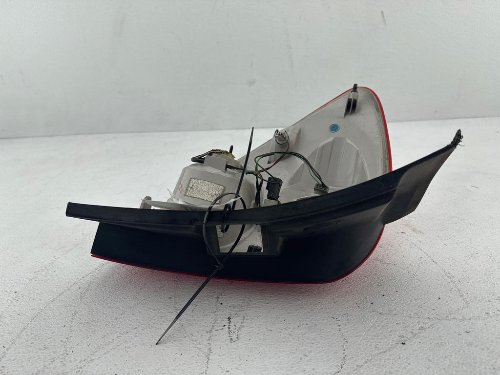 10-15 Chevrolet Equinox Right Tail Light Lamp Assembly OEM