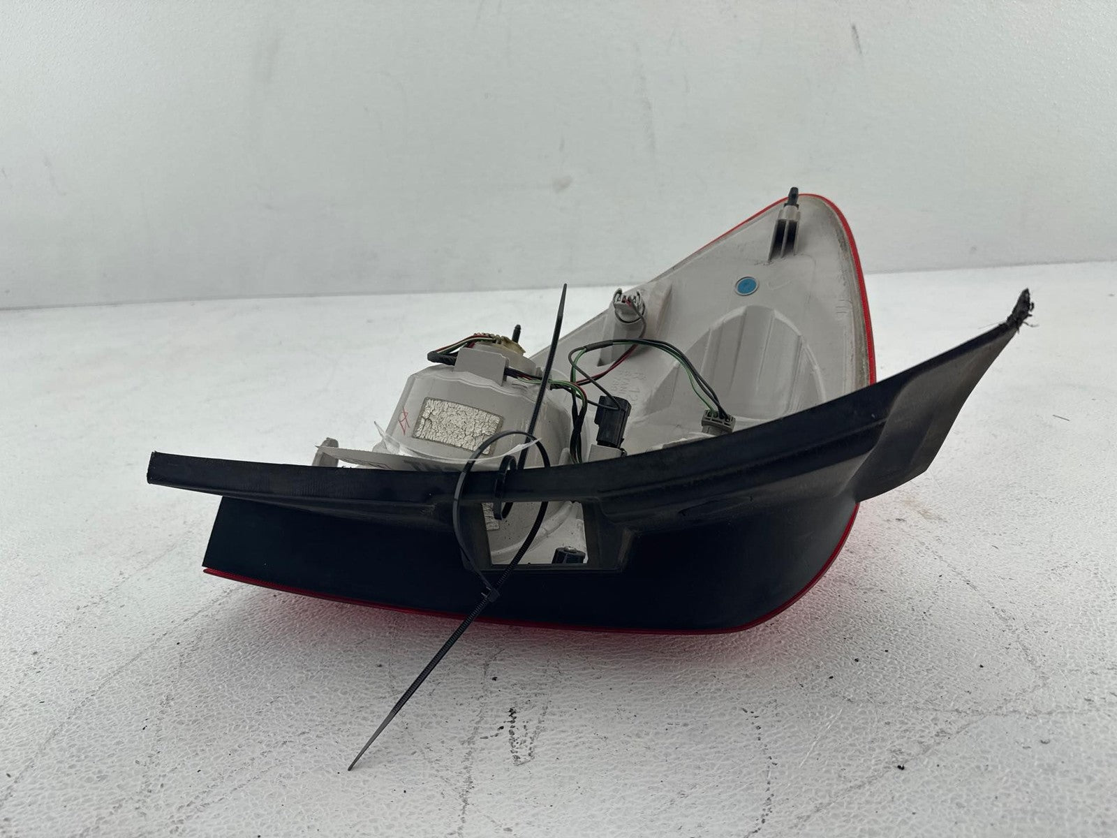 10-15 Chevrolet Equinox Right Tail Light Lamp Assembly OEM