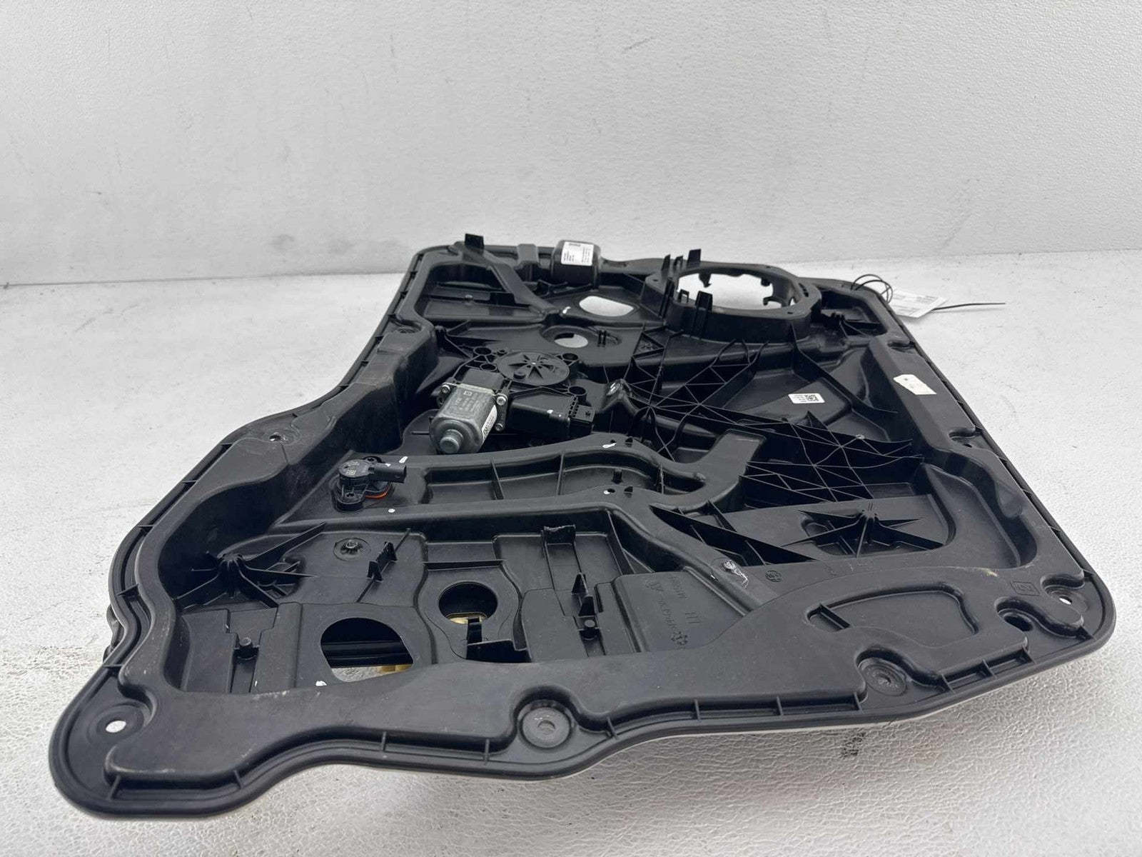 18-25 Alfa Romeo Stelvio Front Left Door Window Regulator W/ Motor & Carrier OEM