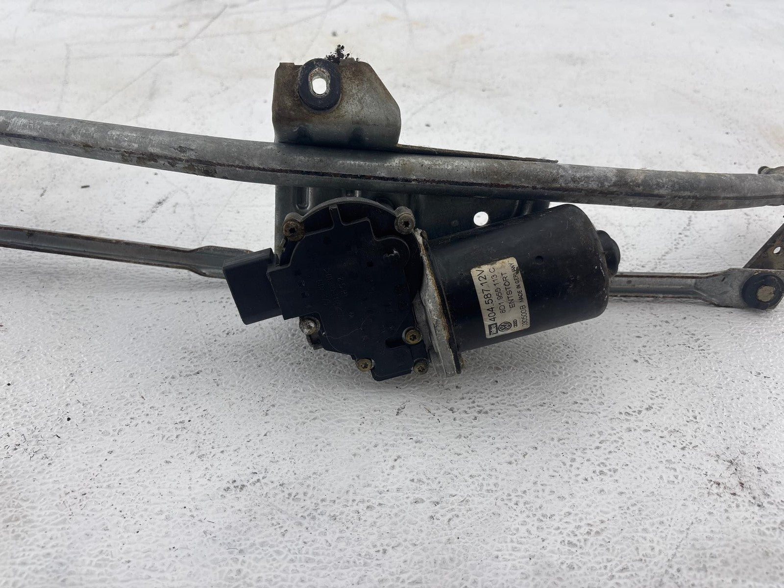 2000-2002 Audi S4 Windshield Wiper Linkage & Motor OEM 8D01-955-113-C