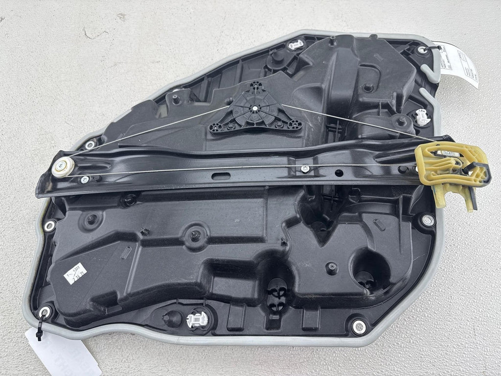 19-25 Oem Bmw G05 X5 G07 X7 Rear Right Driver Side Door Window Regulator 9450786