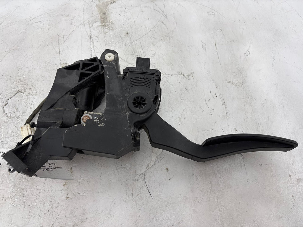 09-23 Dodge Ram 2500 3500 Pedal Acceleratorr OEM