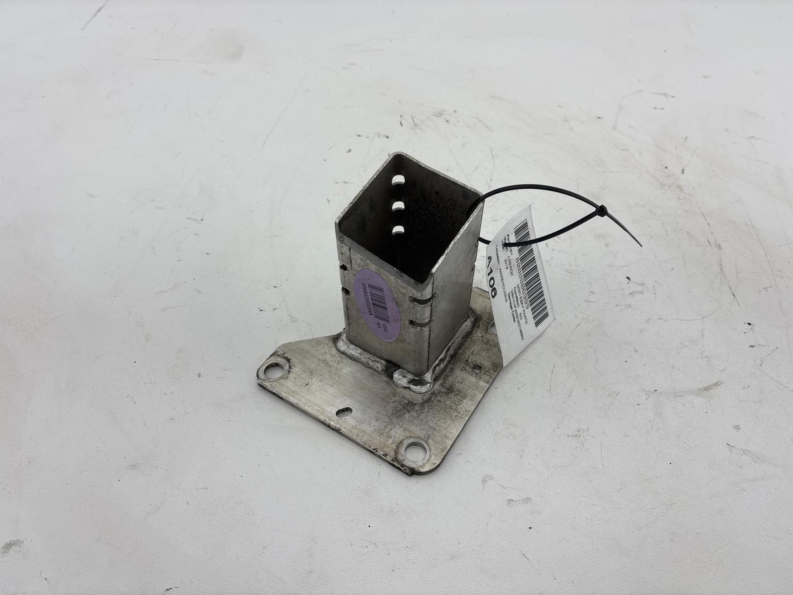 19 Jeep JEEP CHEROKEE Bumper Bracket OEM