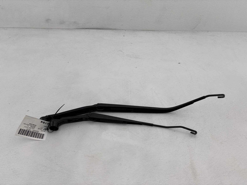 14-24 Mitsubishi Mirage G4 Front Left & Right Windshield Wiper Arm