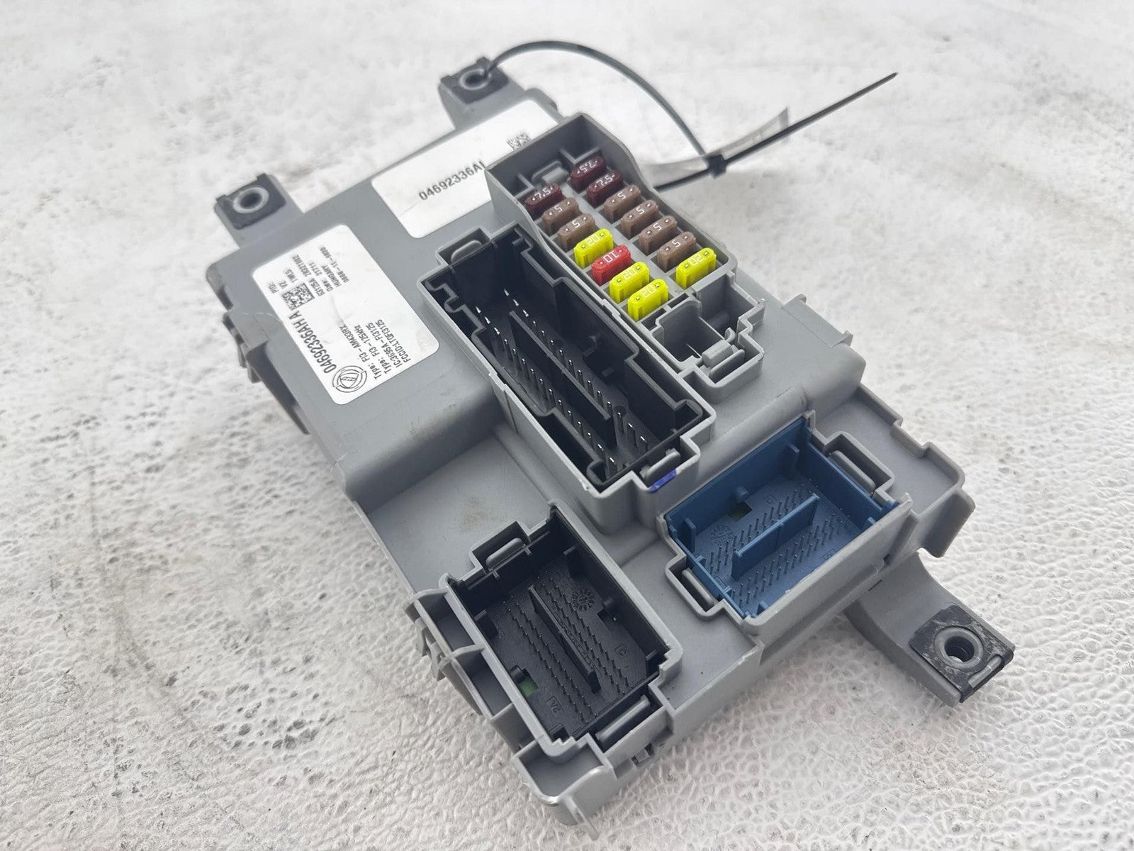 12 FIAT 500 1.4L Cabin Fuse Box OEM