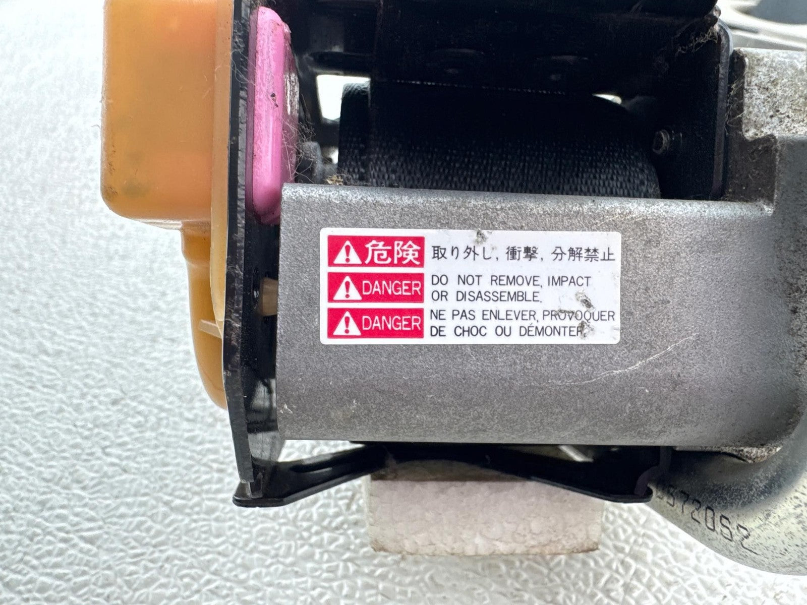 06-09 Nissan 350Z Coupe Right Front Passenger Seat Belt Retractor Black