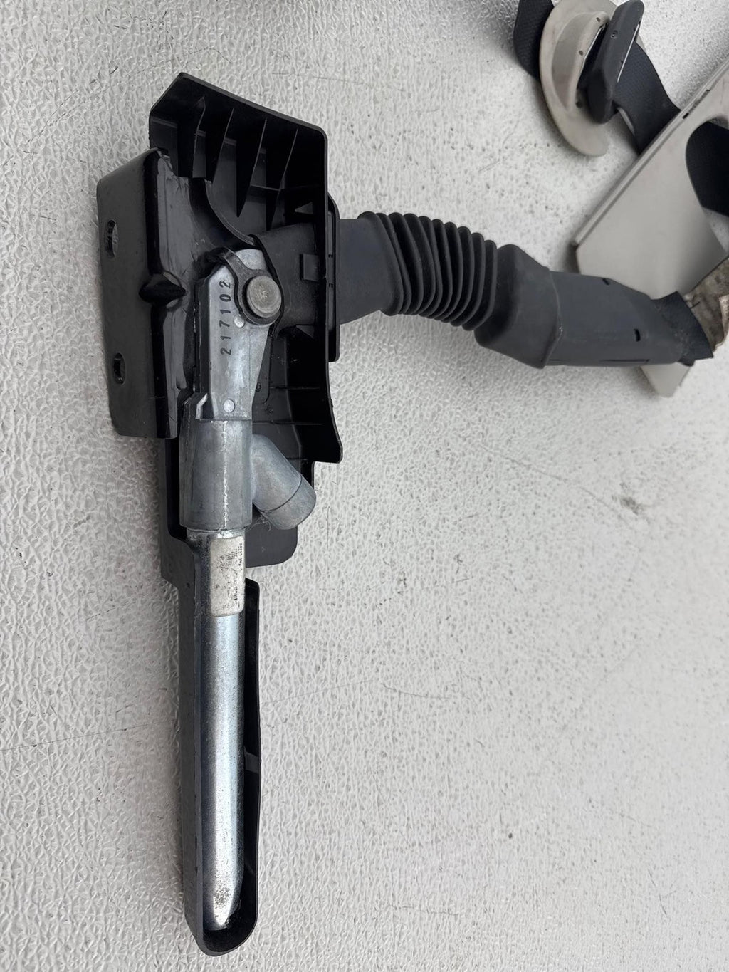 06-09 Nissan 350Z Coupe Right Front Passenger Seat Belt Retractor Black