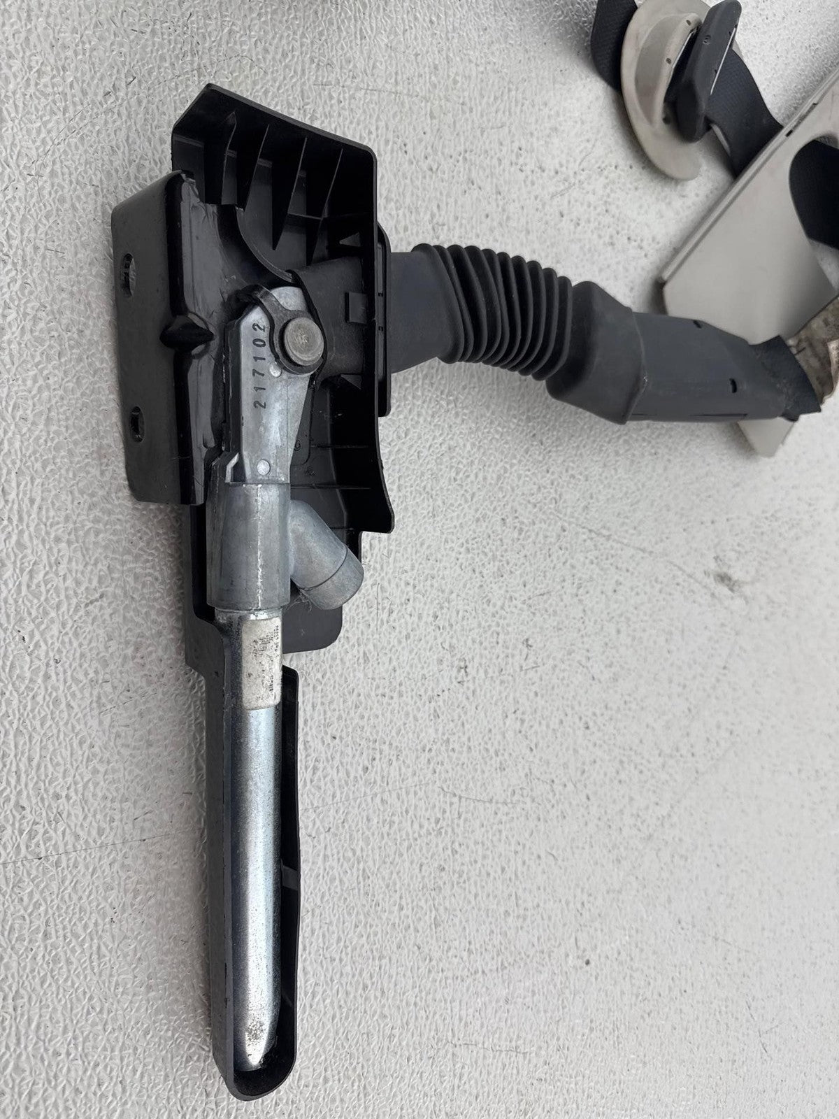 06-09 Nissan 350Z Coupe Right Front Passenger Seat Belt Retractor Black