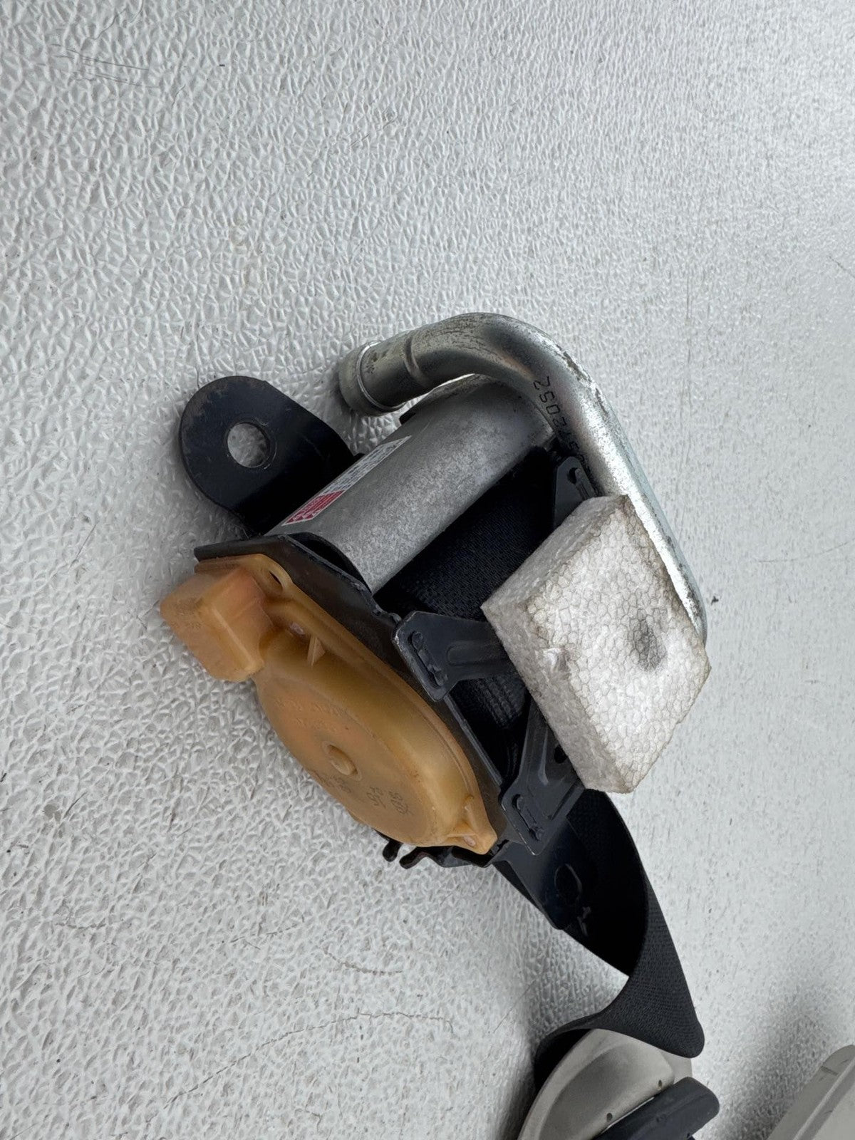 06-09 Nissan 350Z Coupe Right Front Passenger Seat Belt Retractor Black