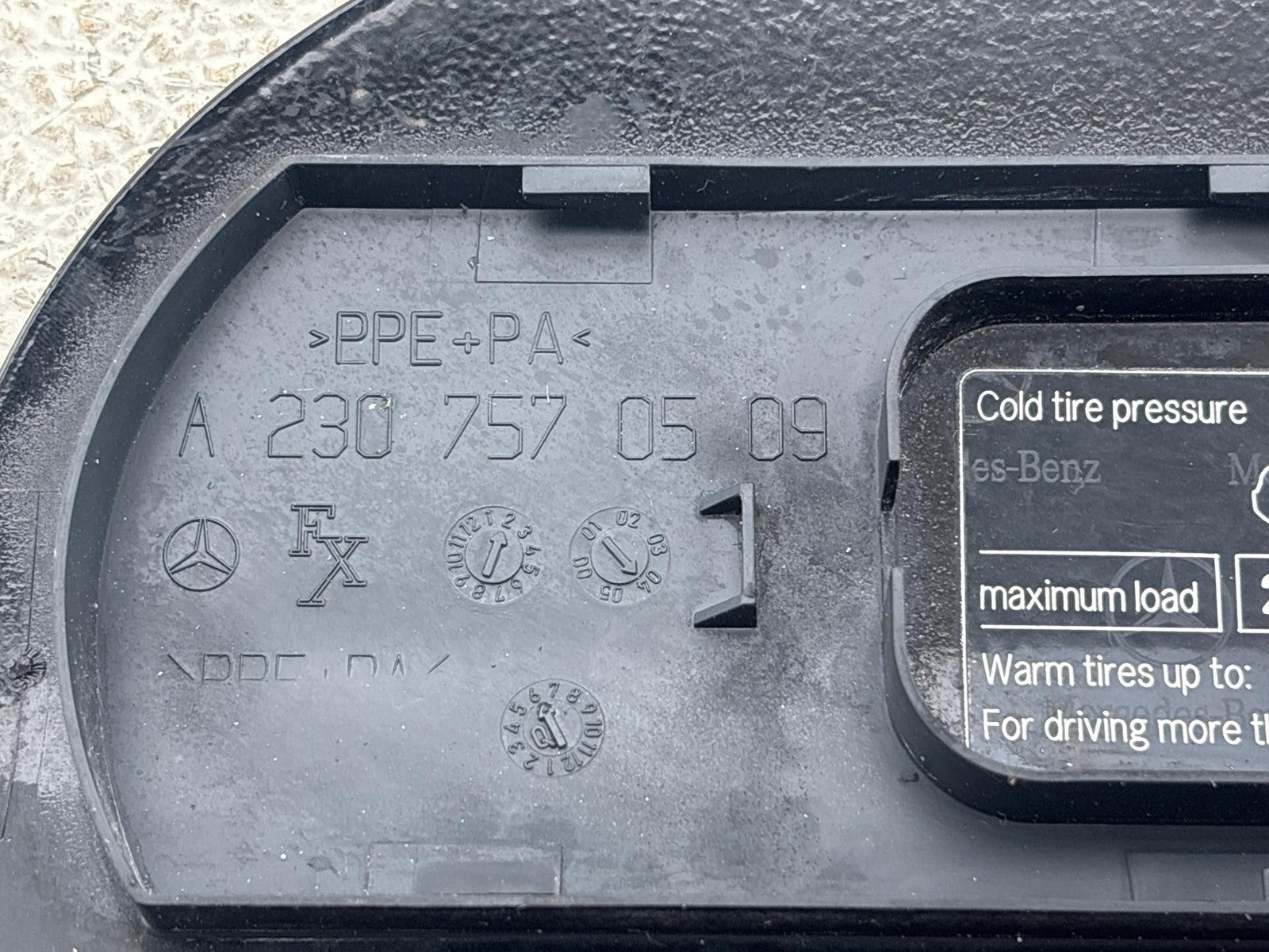 03-12 Mercedes R230 SL600/500/550 Fuel Filler Gas Tank Door Flap Lid OEM