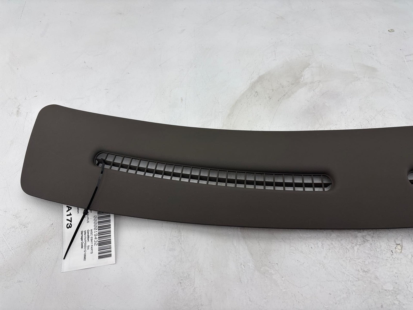 2000-2007 Ford Taurus Dash Upper Defroster Grille Cover Panel OEM