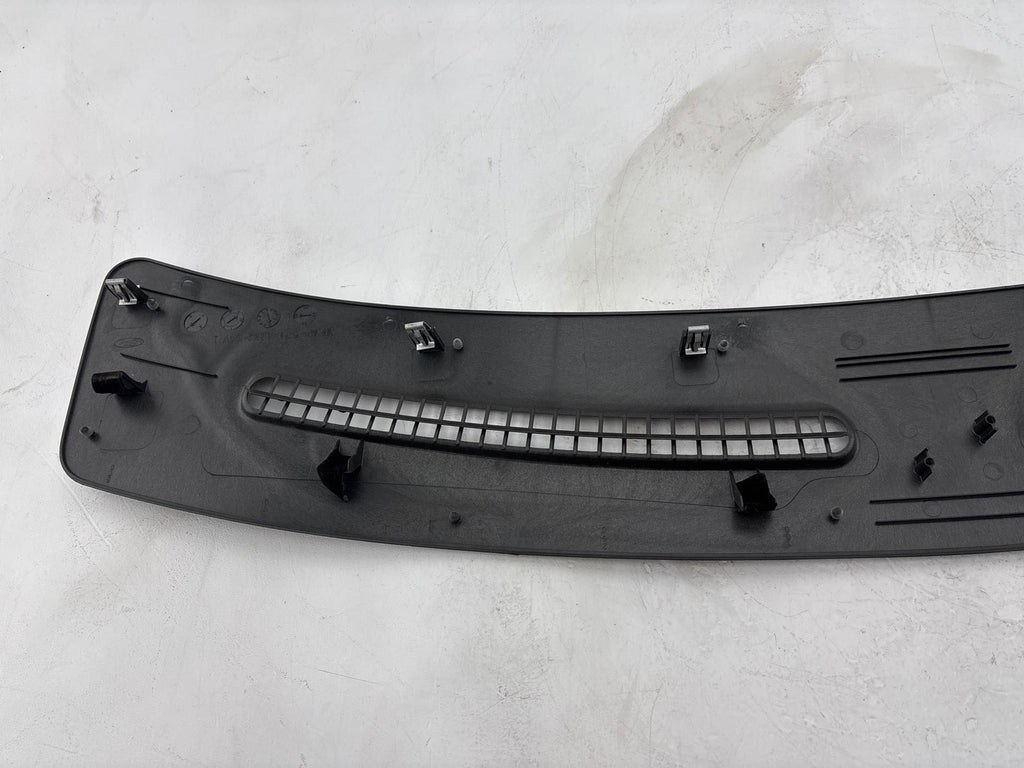 2000-2007 Ford Taurus Dash Upper Defroster Grille Cover Panel OEM