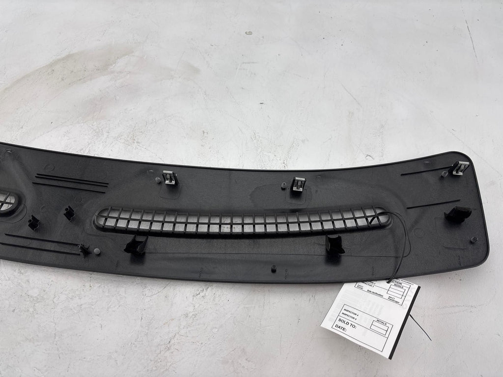 2000-2007 Ford Taurus Dash Upper Defroster Grille Cover Panel OEM