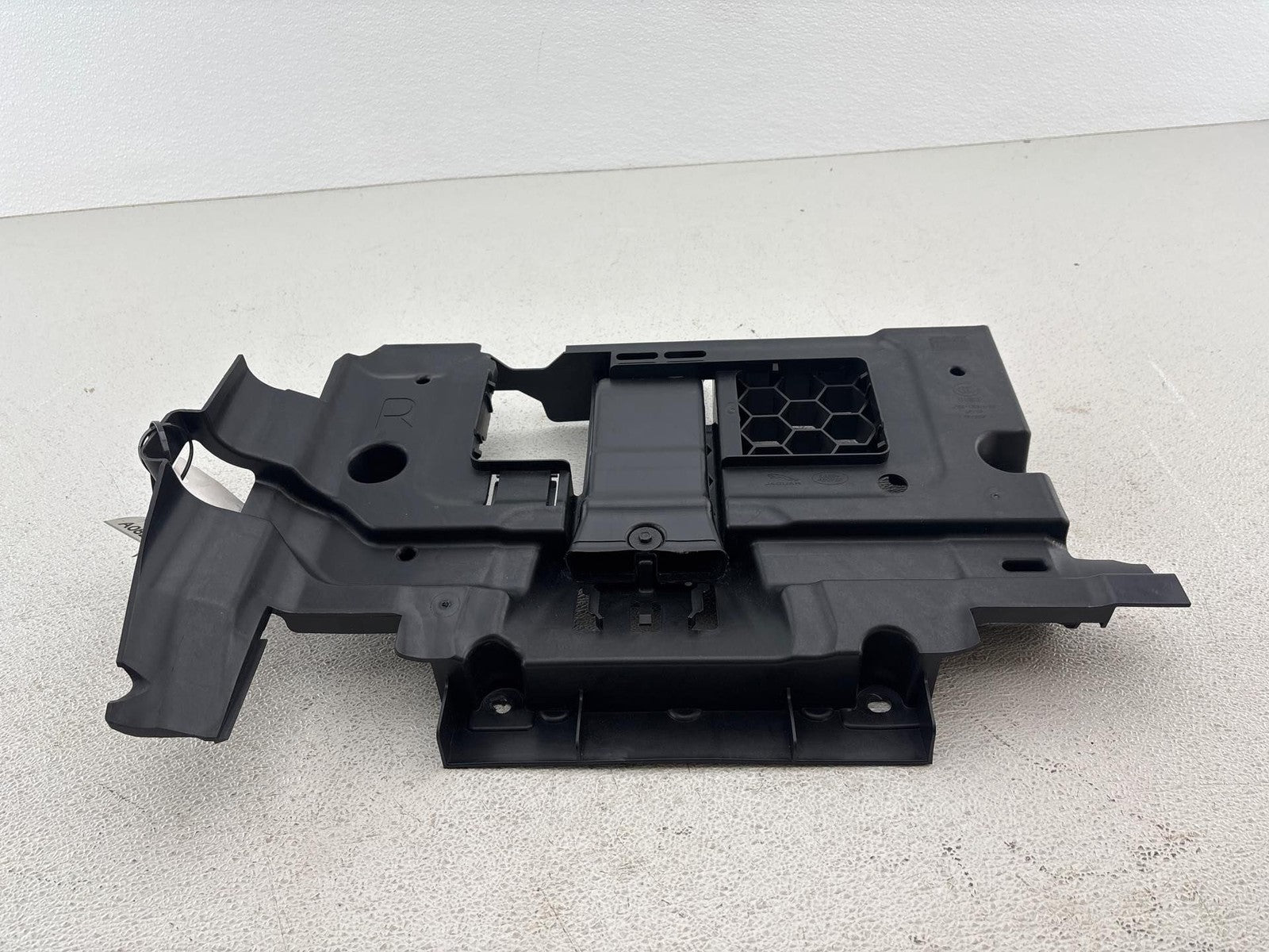 13-22 LAND RANGE ROVER RIGHT FLOOR PANEL AIR VENT DUCT DISTRIBUTOR COWL OEM