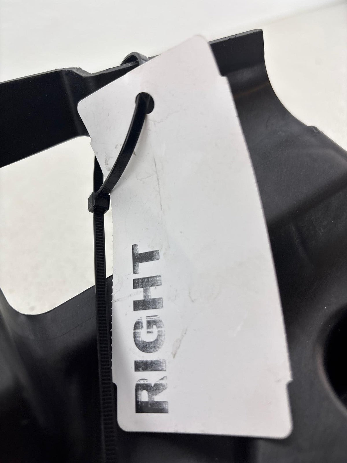 13-22 LAND RANGE ROVER RIGHT FLOOR PANEL AIR VENT DUCT DISTRIBUTOR COWL OEM