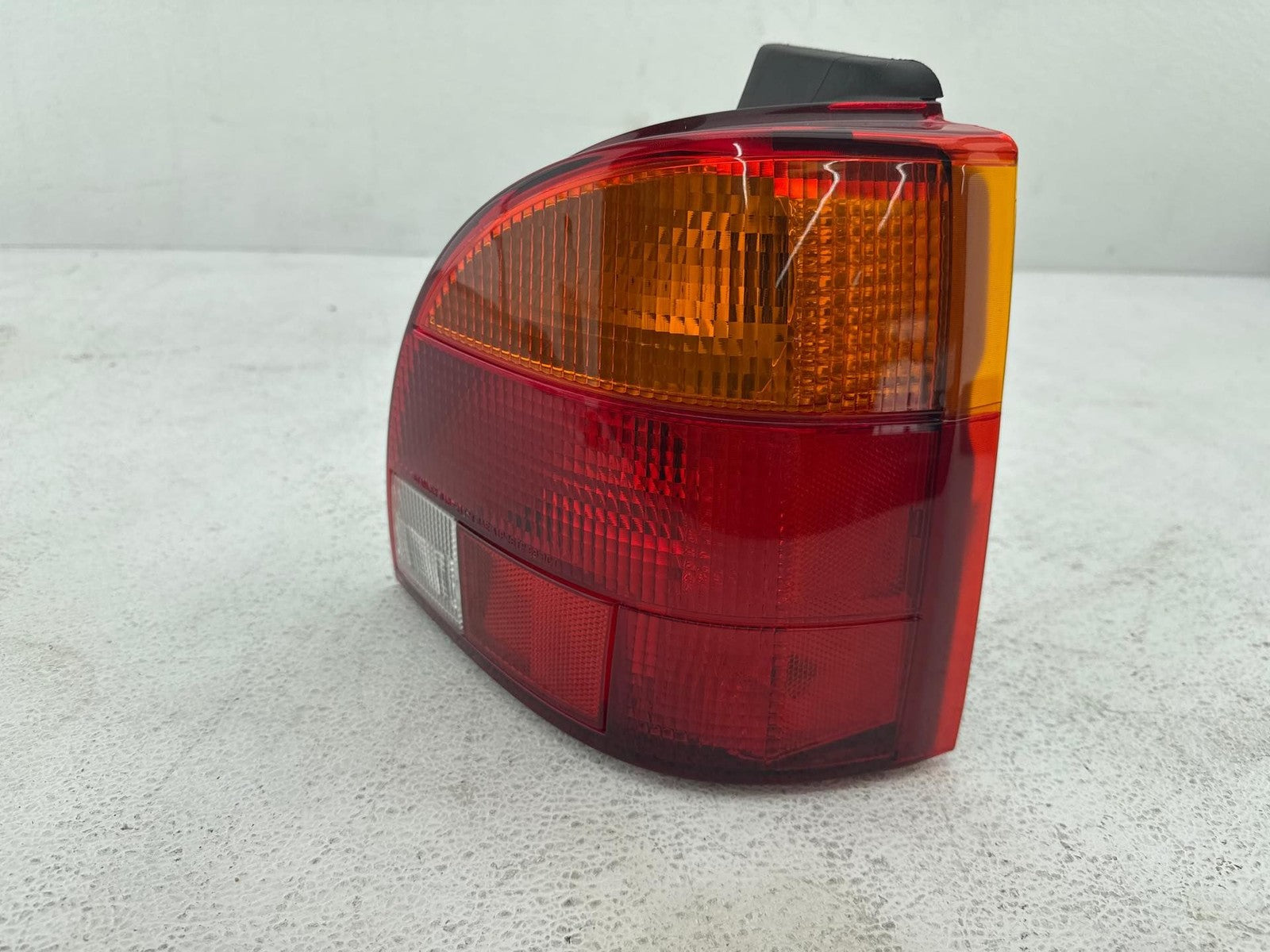 2000-2001 Saturn S Series Passenger Side Tail Light Lamp Assembly OEM