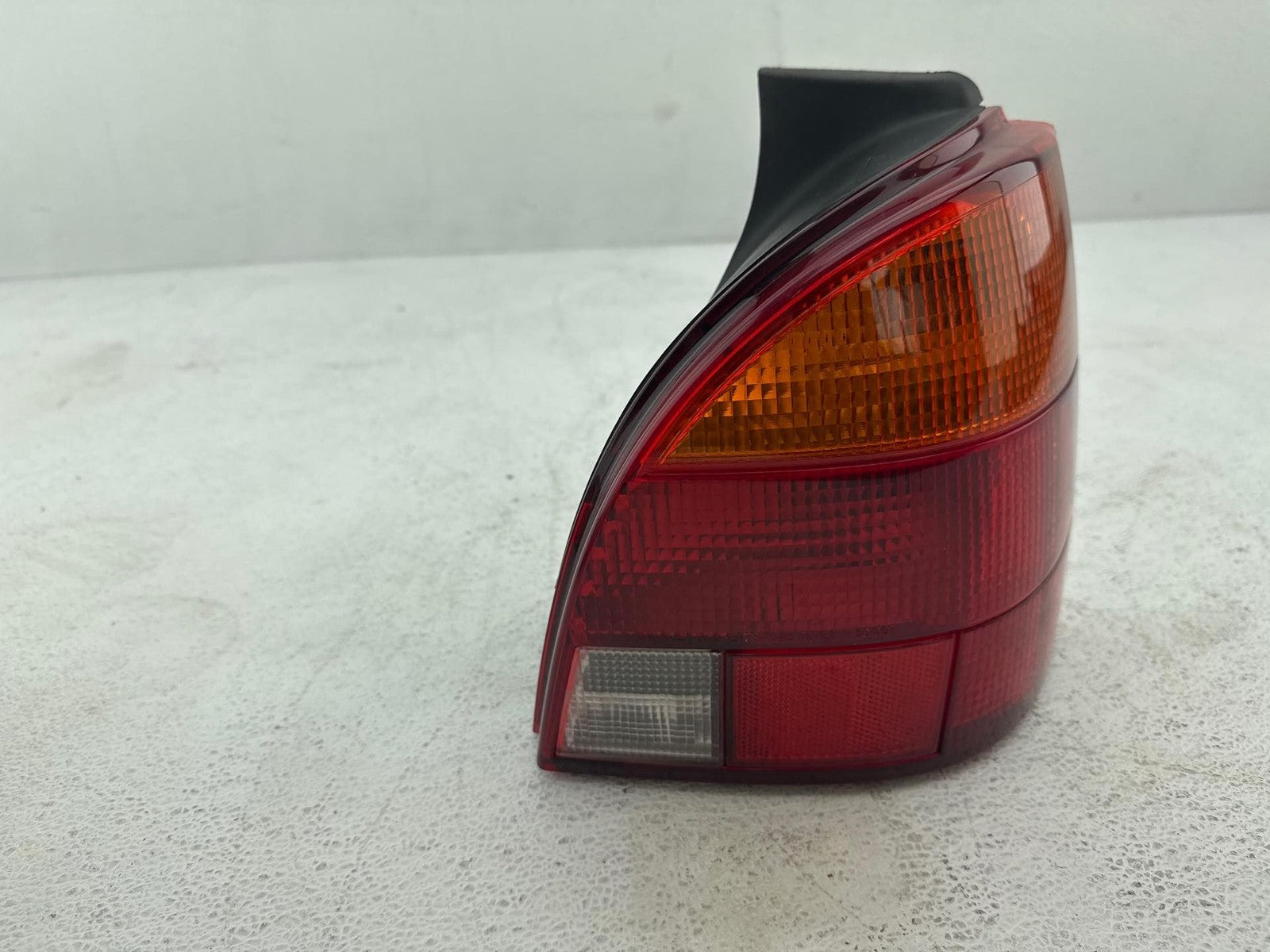2000-2001 Saturn S Series Passenger Side Tail Light Lamp Assembly OEM
