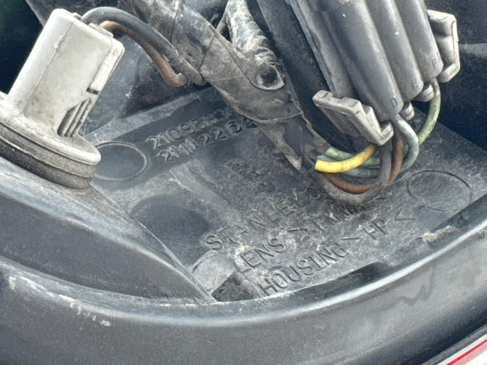 2000-2001 Saturn S Series Passenger Side Tail Light Lamp Assembly OEM