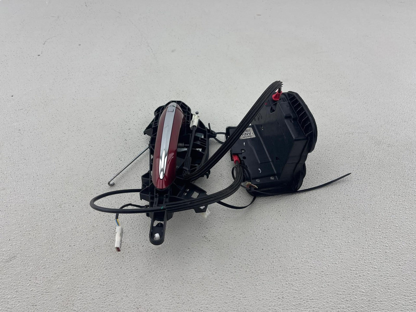 18-21 GMC Terrain FRONT LEFT DOOR LOCK AND HANDLE 13597542