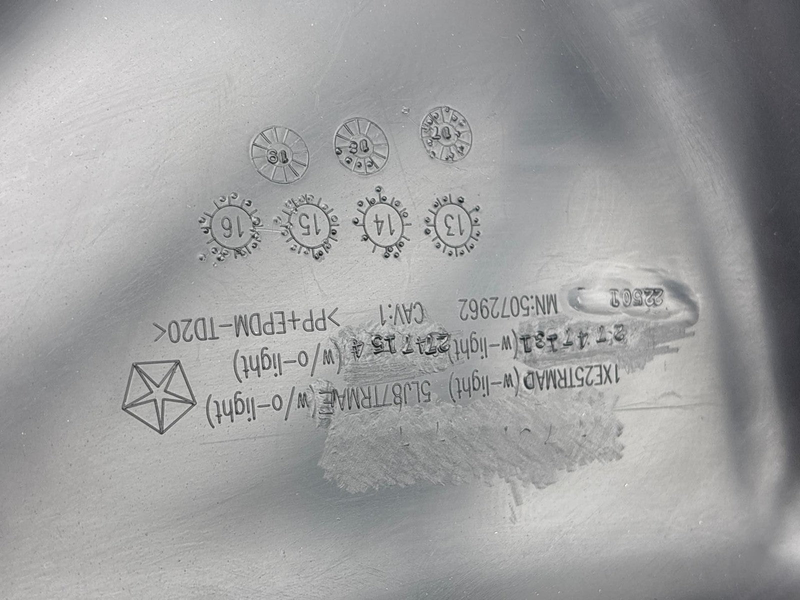 19-23 JEEP CHEROKEE Multi Jet Trim Dash Panel Glovebox Cover 2747131-DX9 OEM