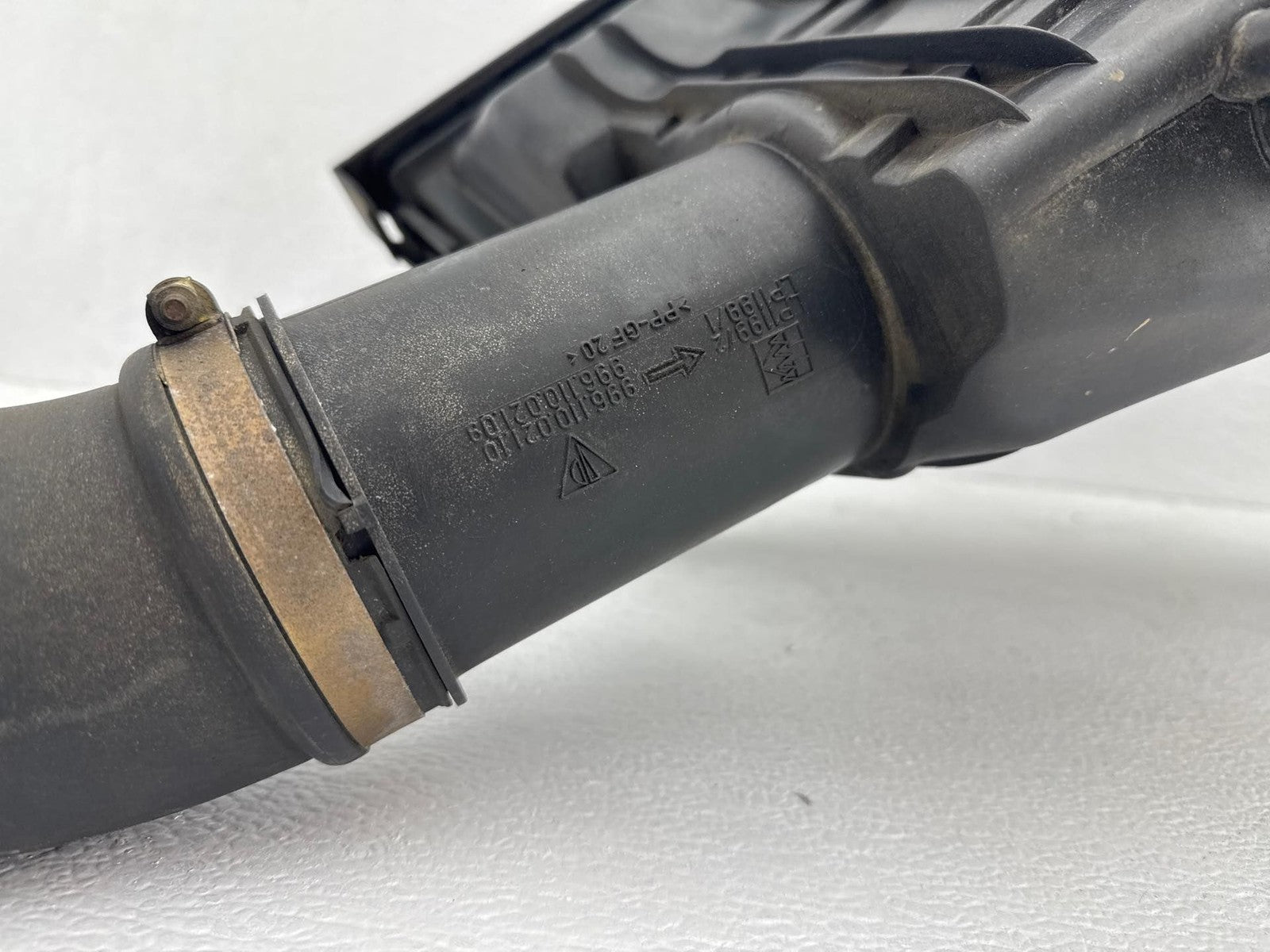 1997-2004 Porsche Boxster 986 Engine Air Cleaner Intake Filter Housing Box OEM