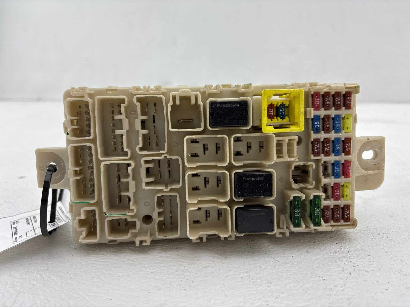 17-20 Mitsubishi Mirage G4 Cabin Fuse Box Relay Block Panel 8637b972 OEM