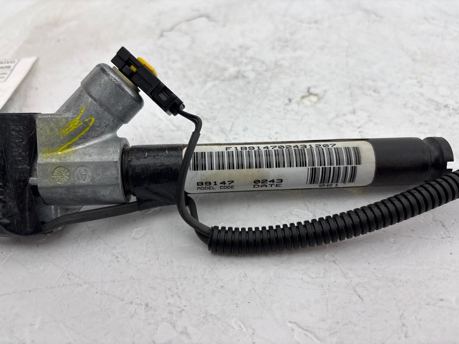 2000-2003 Ford Taurus Front Left Seat Belt Buckle Tensioner OEM