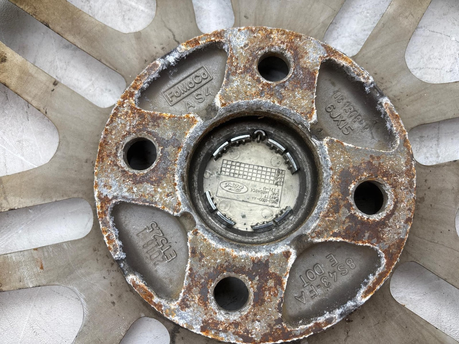 2000-2009 Ford Focus Wheel Rim 15x6 W/Center Cap OEM