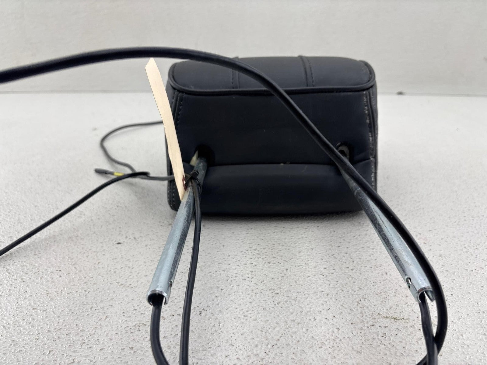 03-06 RANGE ROVER RIGHT PASSENGER LEATHER HEADREST w/ SCREEN OEM