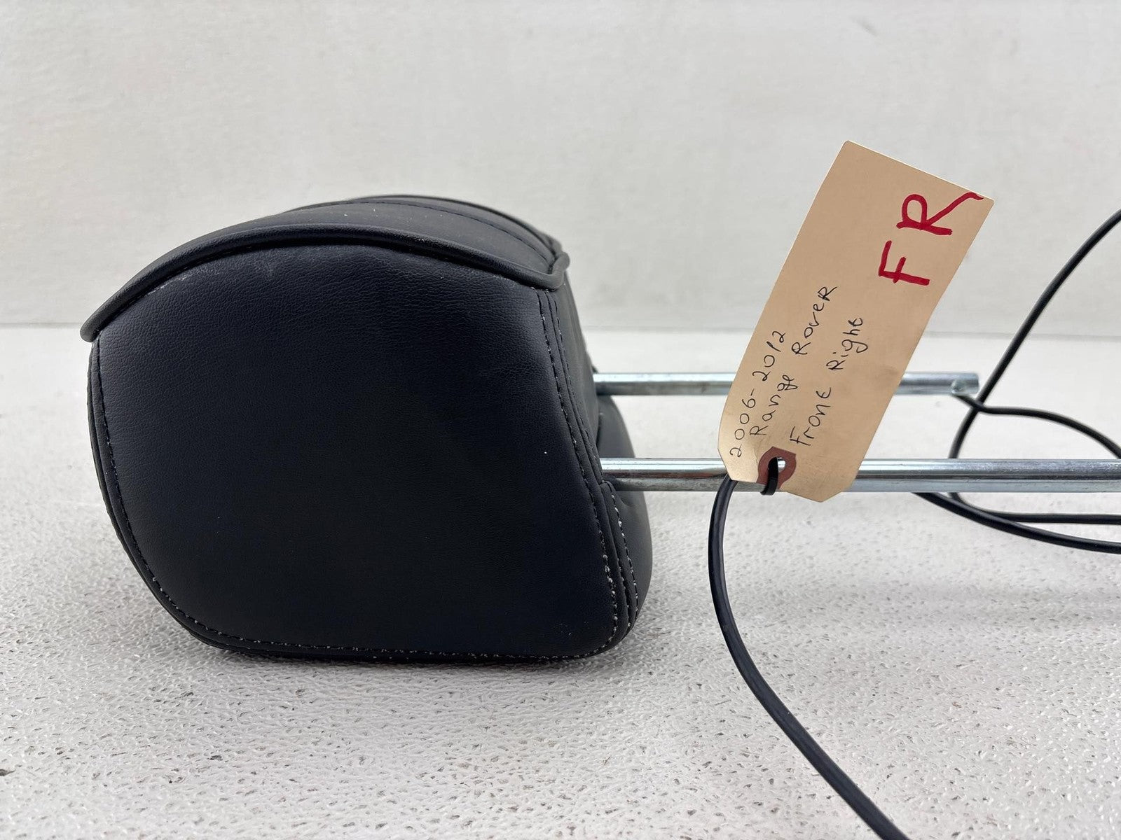 03-06 RANGE ROVER RIGHT PASSENGER LEATHER HEADREST w/ SCREEN OEM