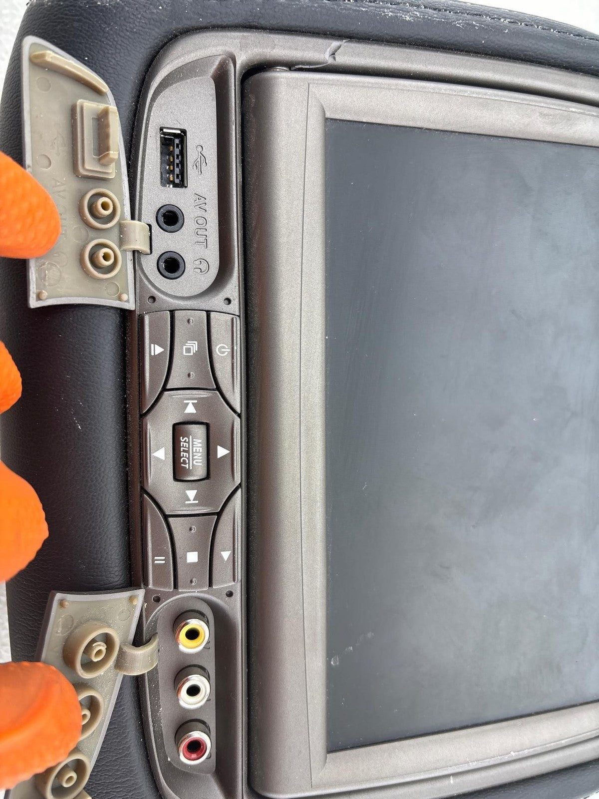 03-06 RANGE ROVER RIGHT PASSENGER LEATHER HEADREST w/ SCREEN OEM