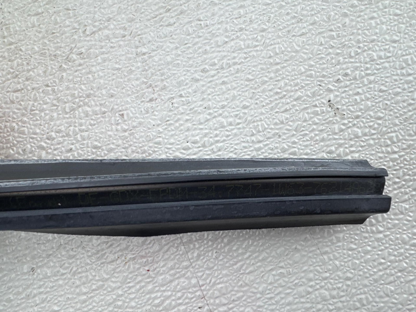 02-05 FORD THUNDERBIRD RIGHT PASSENGER DOOR MIRROR WEATHERSTRIP SEAL OEM