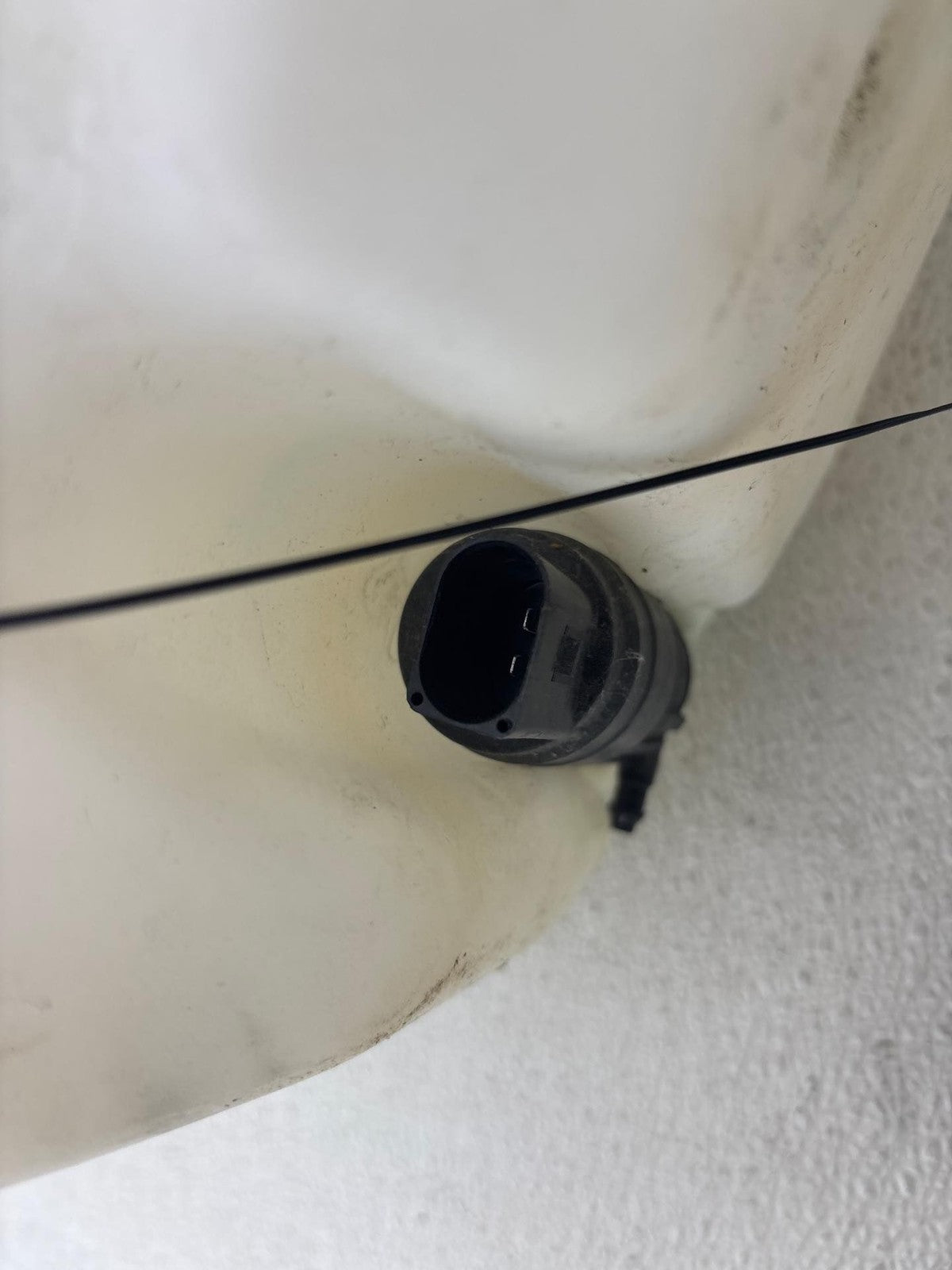 08-15 AUDI R8 WINDSHIELD WASHER BOTTLE W/ PUMP 400955449