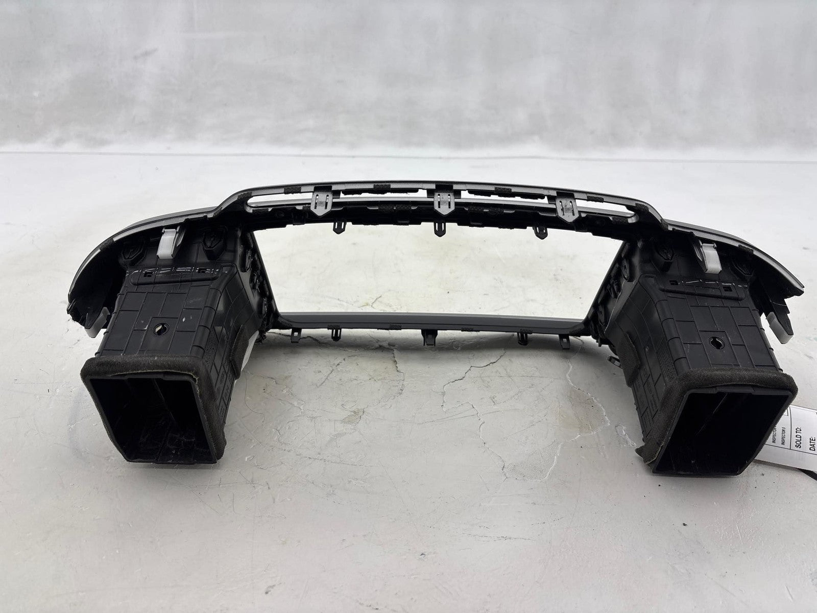 16-20 Kia Sorento Center Dash Radio Bezel Trim Panel W/ AC Vent OEM 84740-C6200