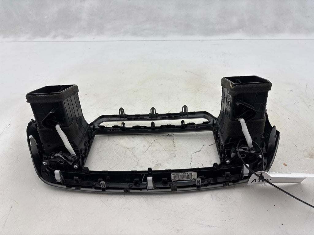 16-20 Kia Sorento Center Dash Radio Bezel Trim Panel W/ AC Vent OEM 84740-C6200