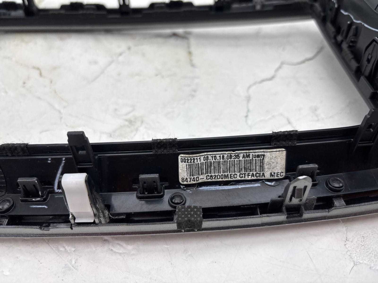 16-20 Kia Sorento Center Dash Radio Bezel Trim Panel W/ AC Vent OEM 84740-C6200