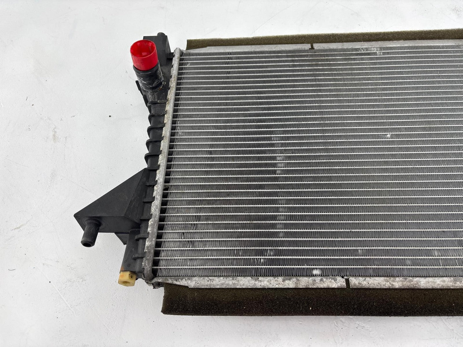 1996-2007 Ford Taurus Engine Cooling Radiator Assembly OEM