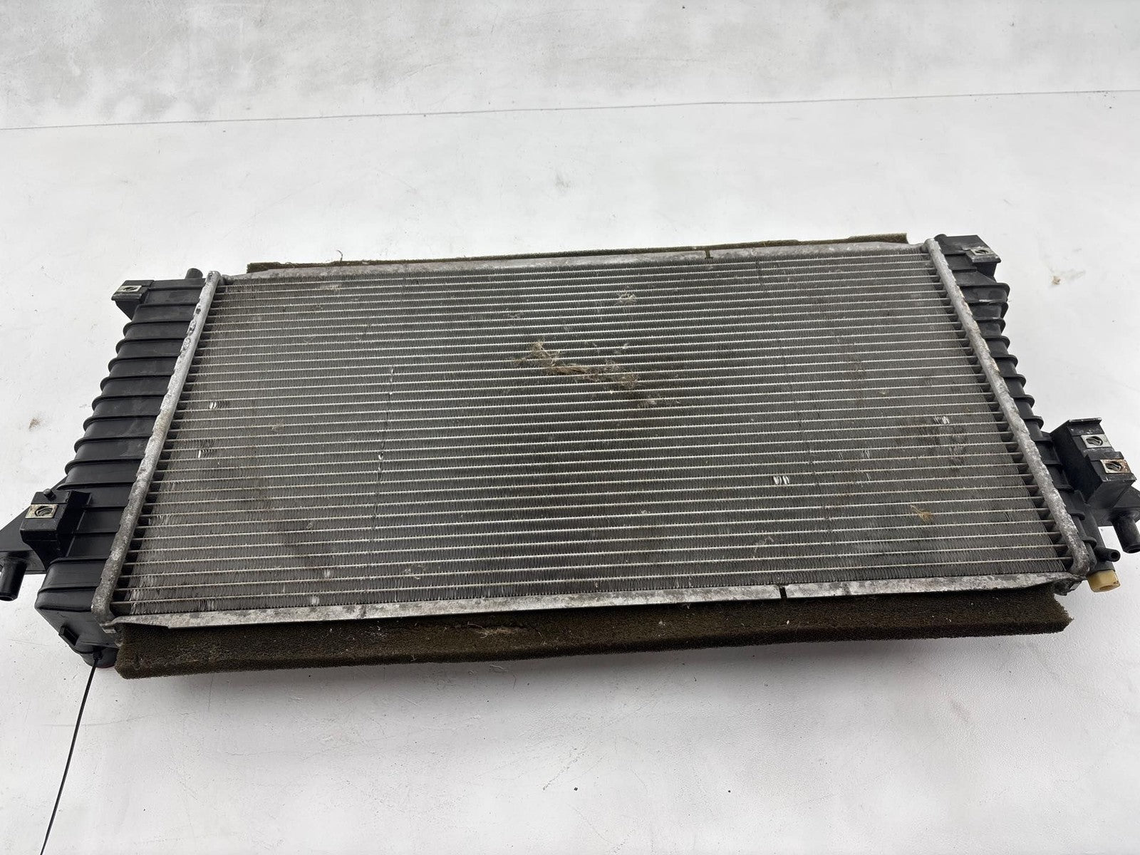 1996-2007 Ford Taurus Engine Cooling Radiator Assembly OEM