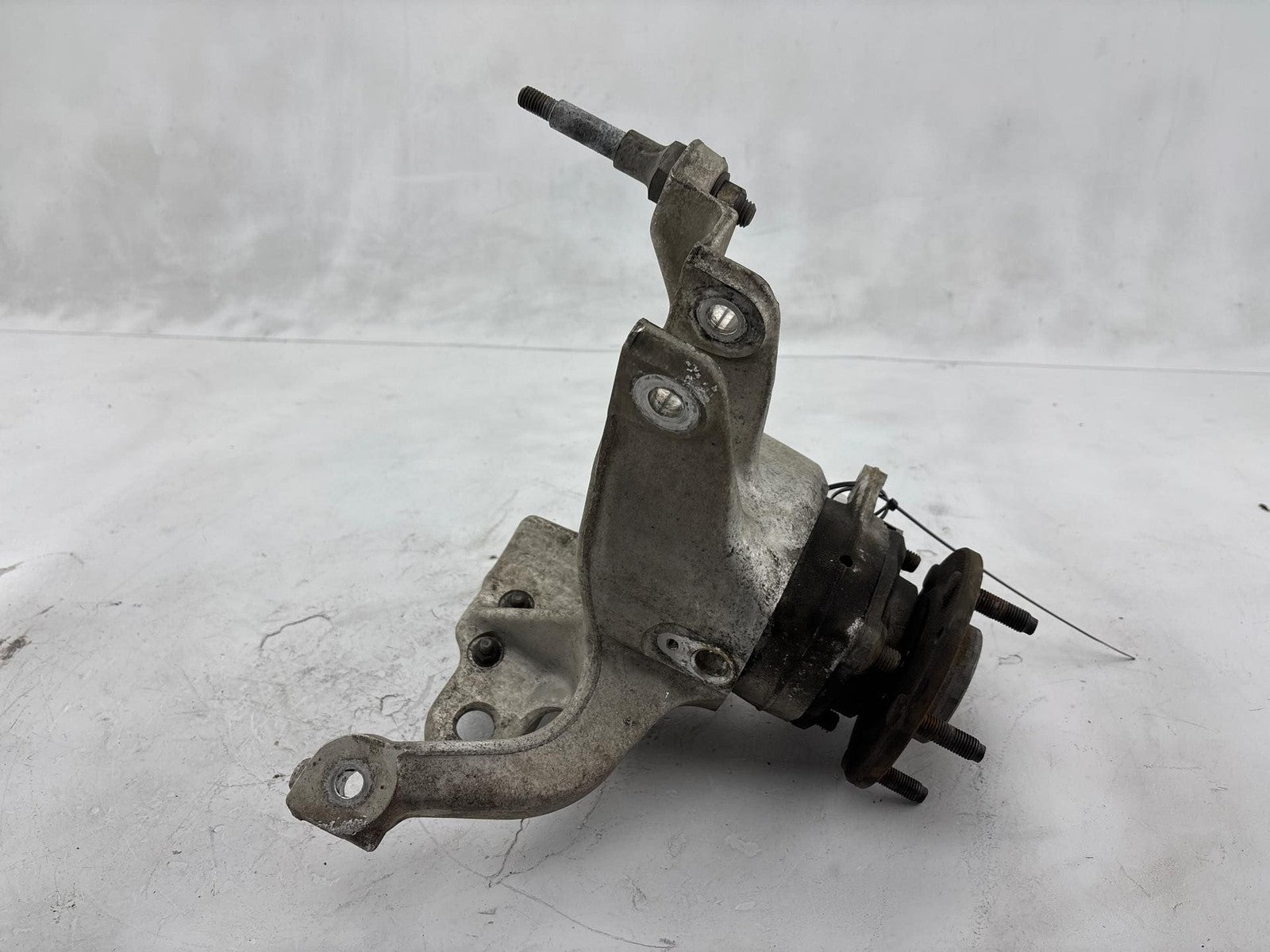 1988-1996 Chevrolet Corvette Rear Left Spindle Knuckle Hub OEM