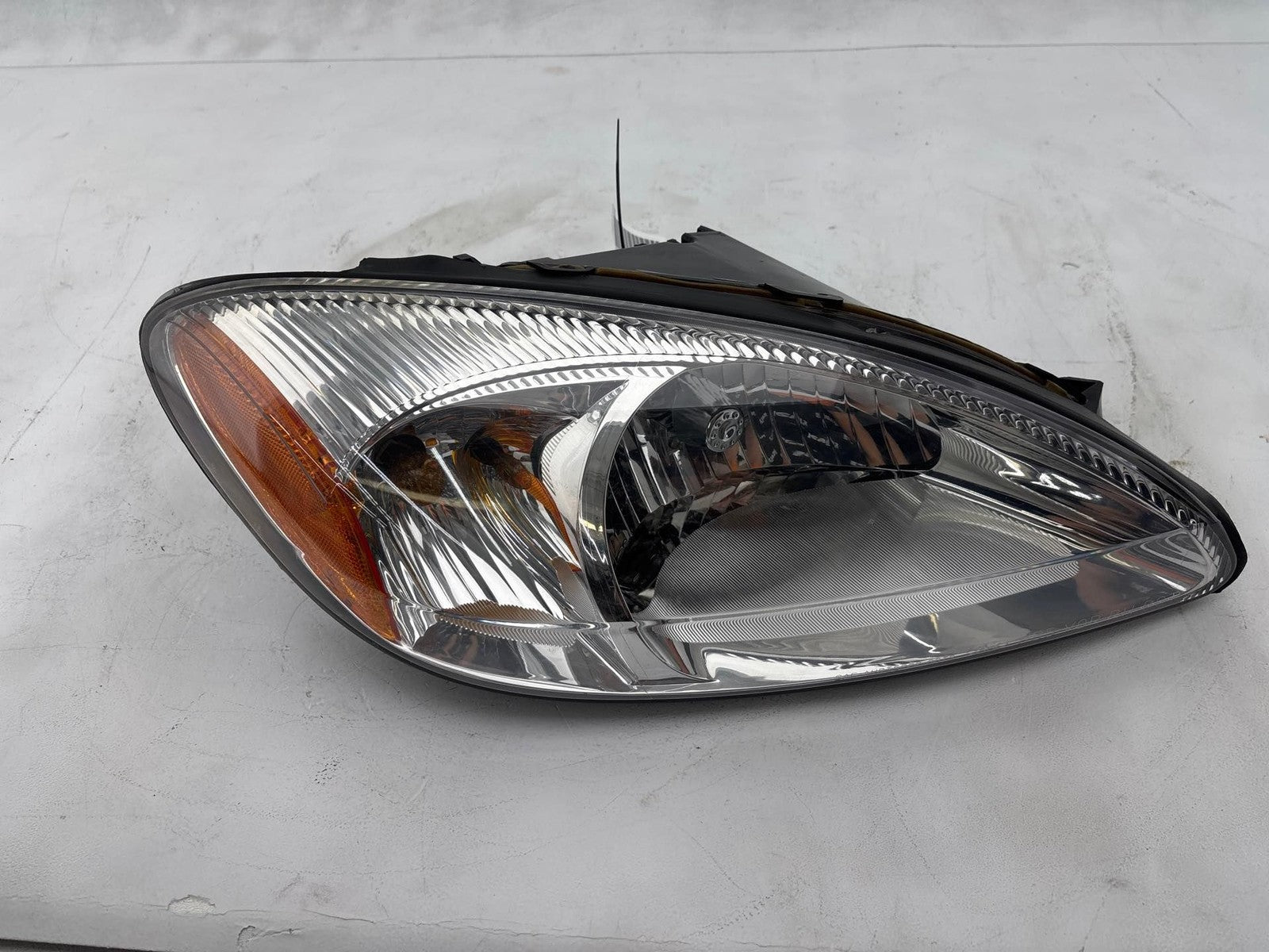 2000-2007 Ford Taurus Front Right Headlight Assembly OEM