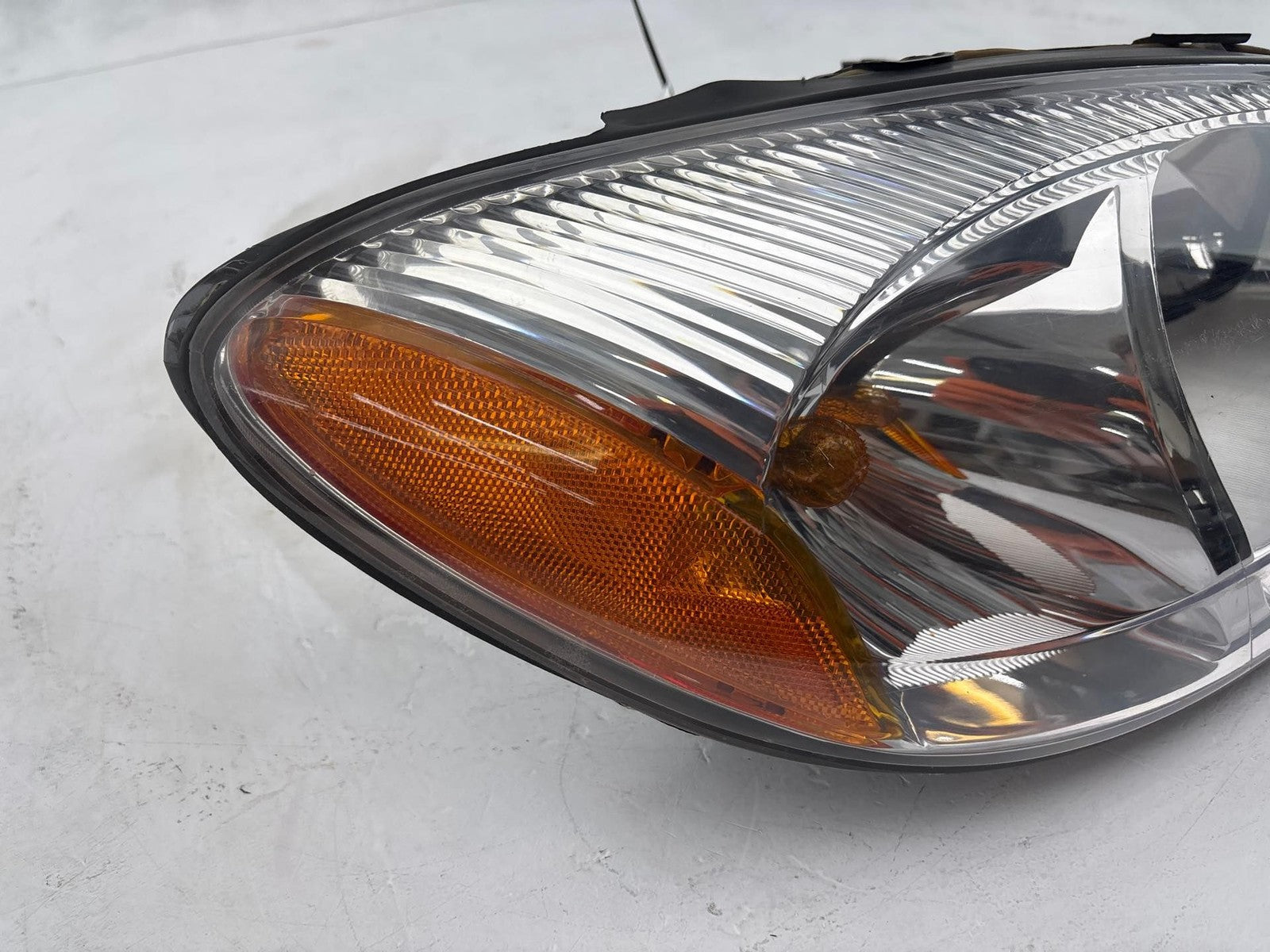 2000-2007 Ford Taurus Front Right Headlight Assembly OEM
