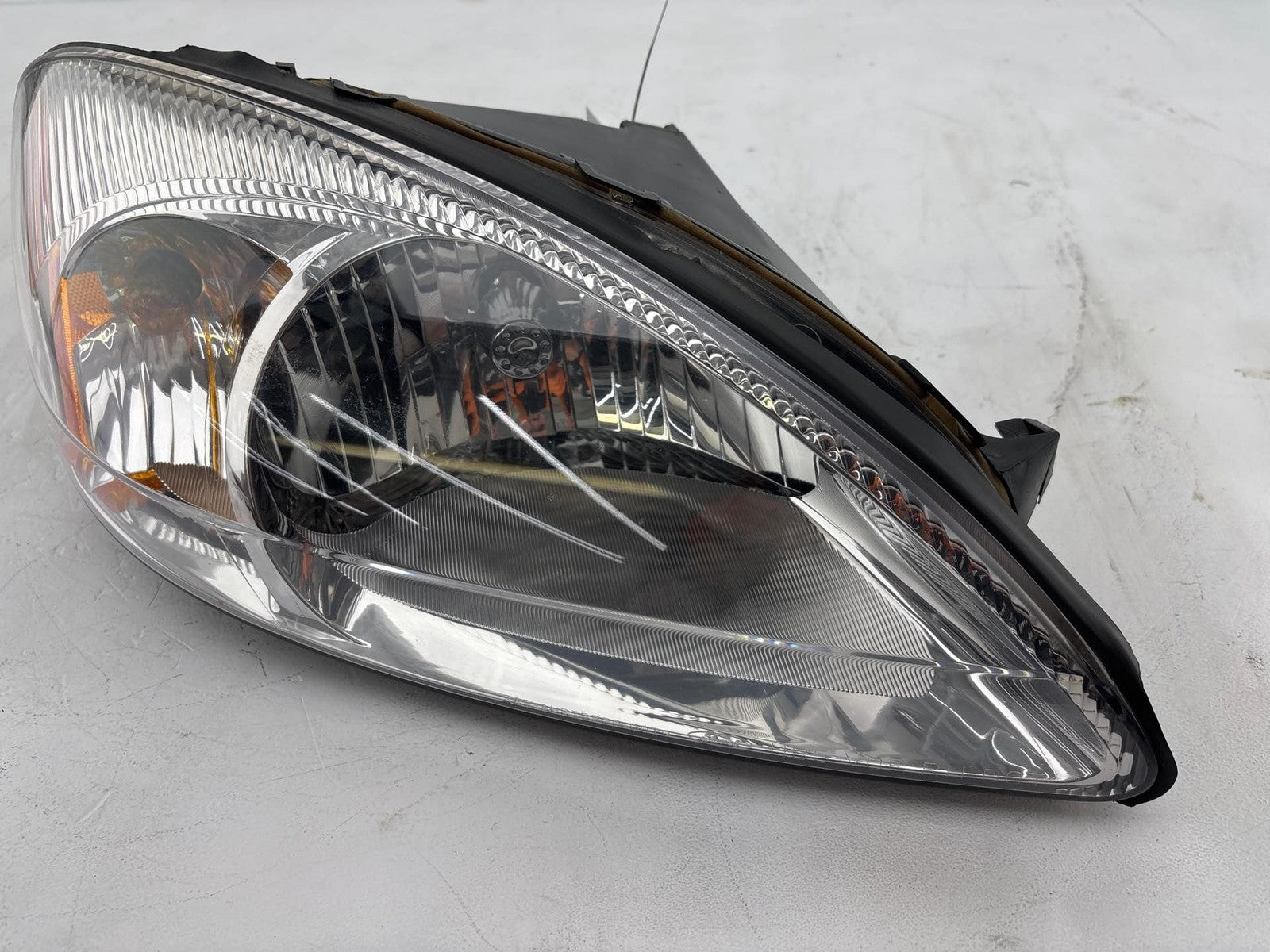 2000-2007 Ford Taurus Front Right Headlight Assembly OEM