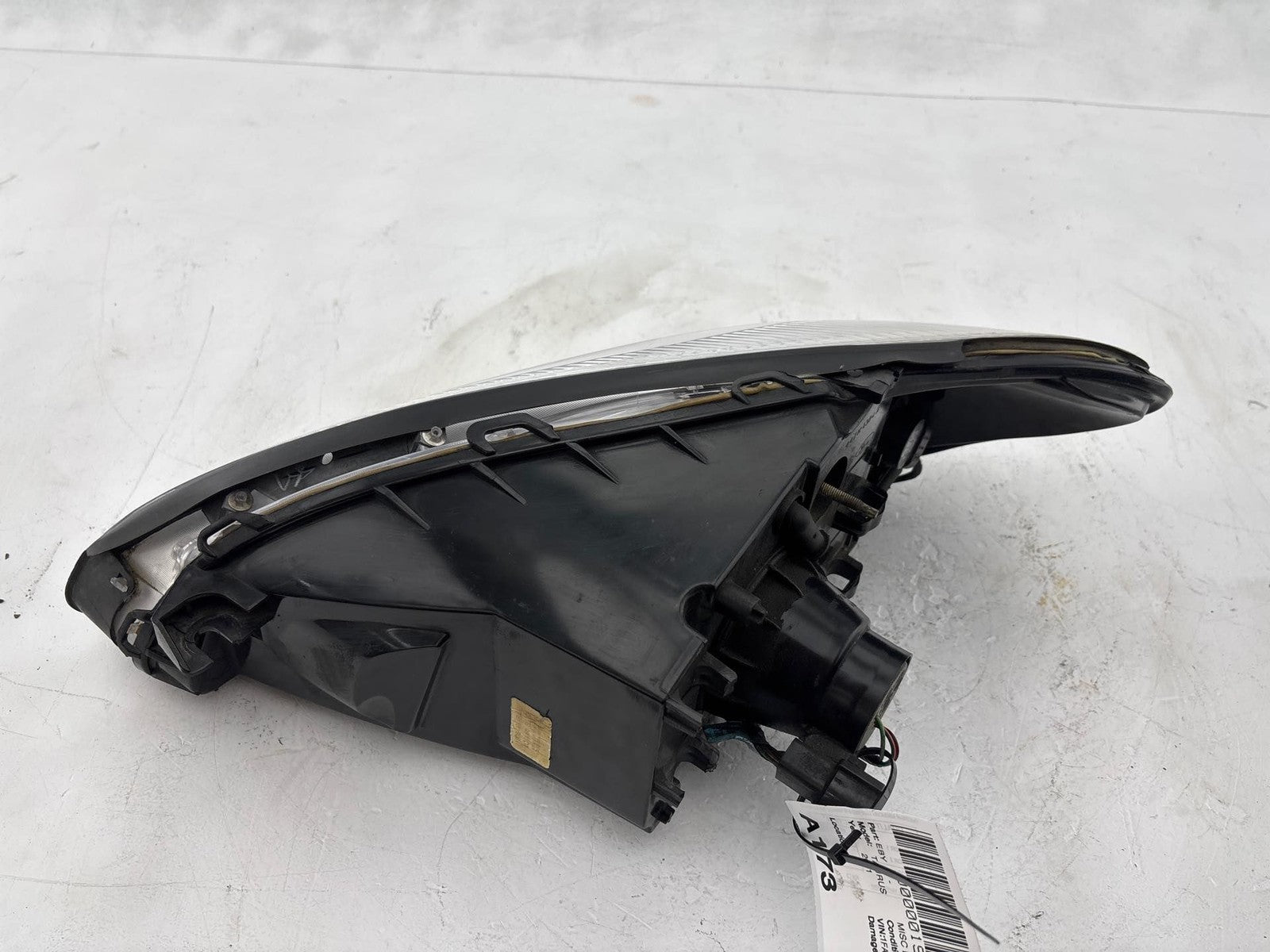 2000-2007 Ford Taurus Front Right Headlight Assembly OEM